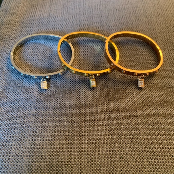 🟢 Rose Gold Studded Crystal Padlock Bracelet - Picture 2 of 2